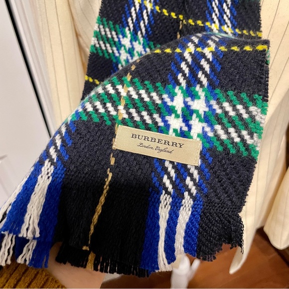 NWT Burberry Merino Wool Check Scarf - Picture 6 of 10